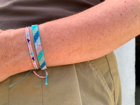 LOOM armbånd - 2 rækker (halvt kryds, mint, lyserød, guld, kobolt)