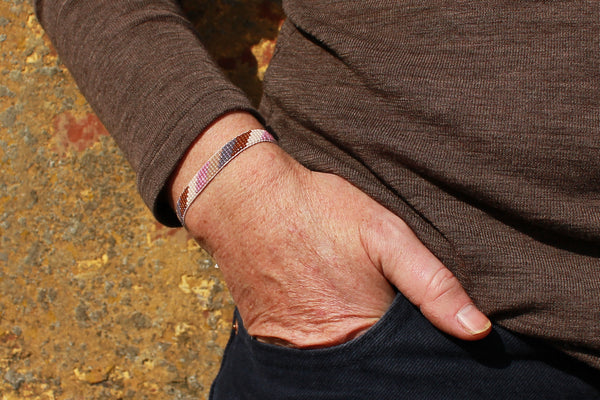 LOOM armbånd - 5 rækker (striber - brun, lilla, beige, pudder)