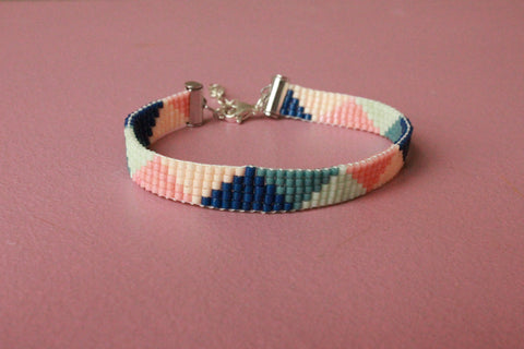 LOOM armbånd (trekant - mørk blå, pudder, lyserød, mint, støvet blå)