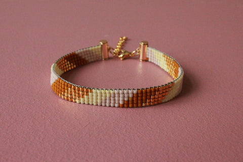 LOOM armbånd (striber - lysegul, rosa, brun, guldbelagt)